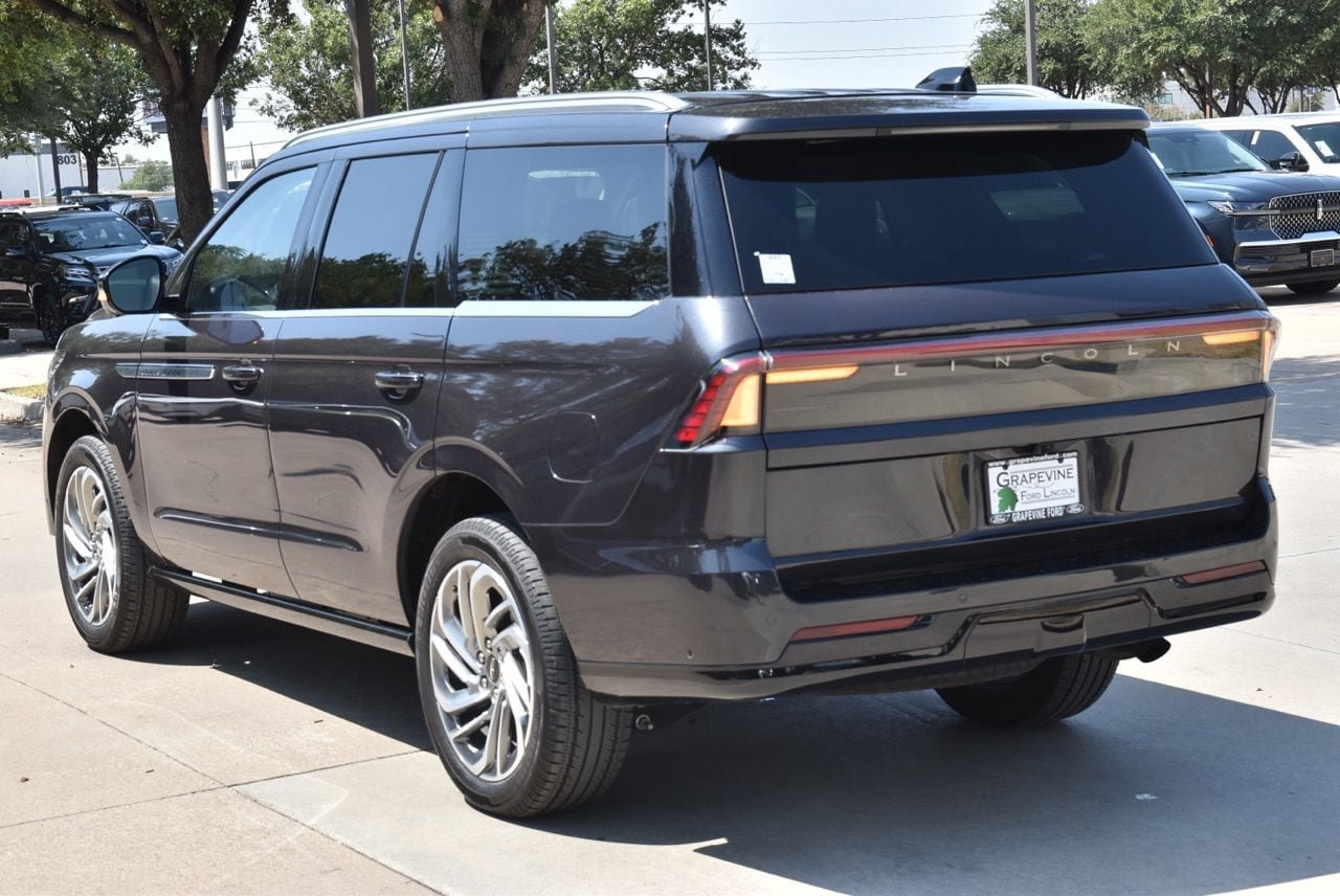 Certified 2025 Lincoln Navigator Reserve AWD/4WD image 10