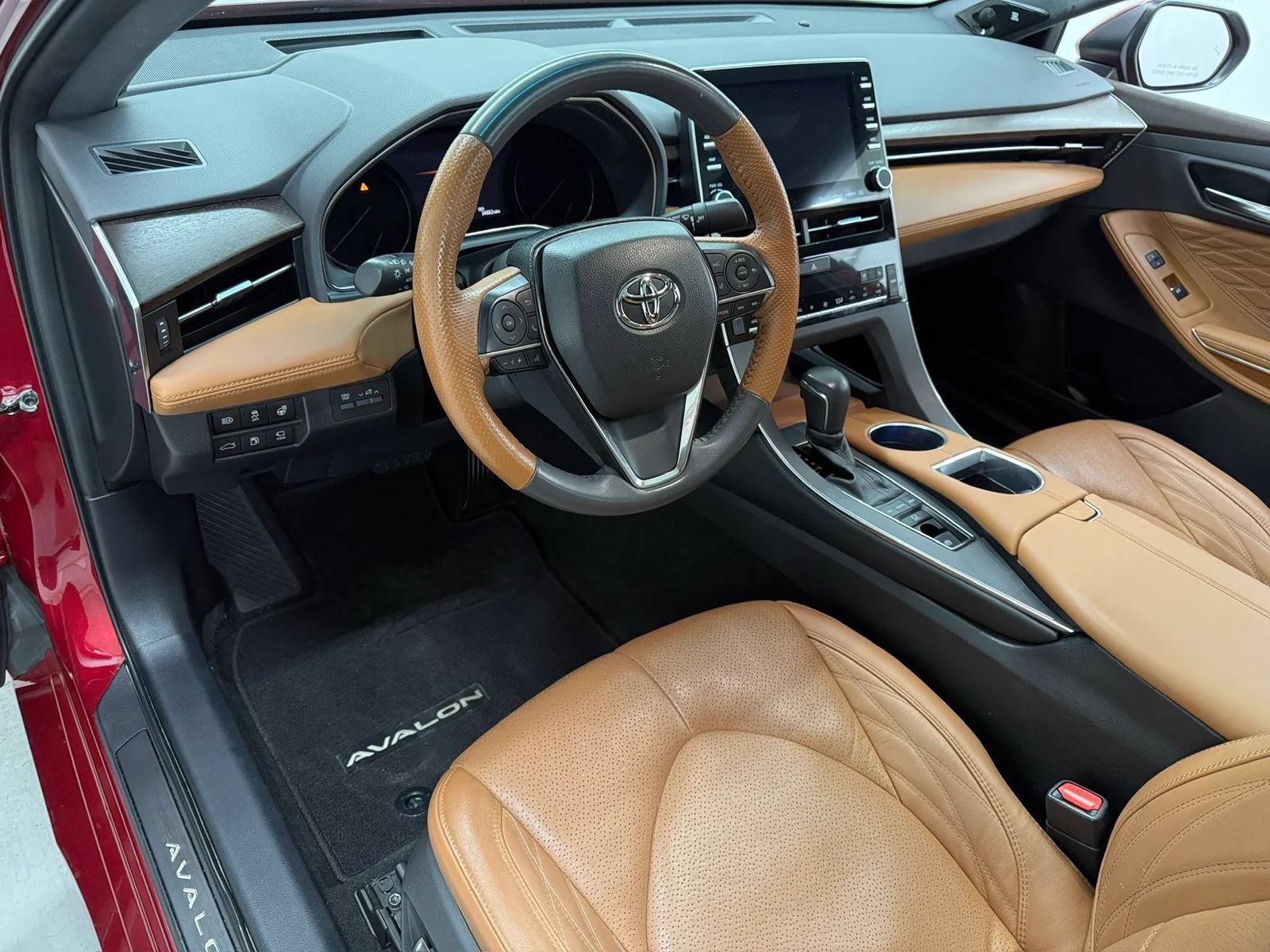 Used 2022 Toyota Avalon Limited w/ Advanced Safety Package FWD image 11