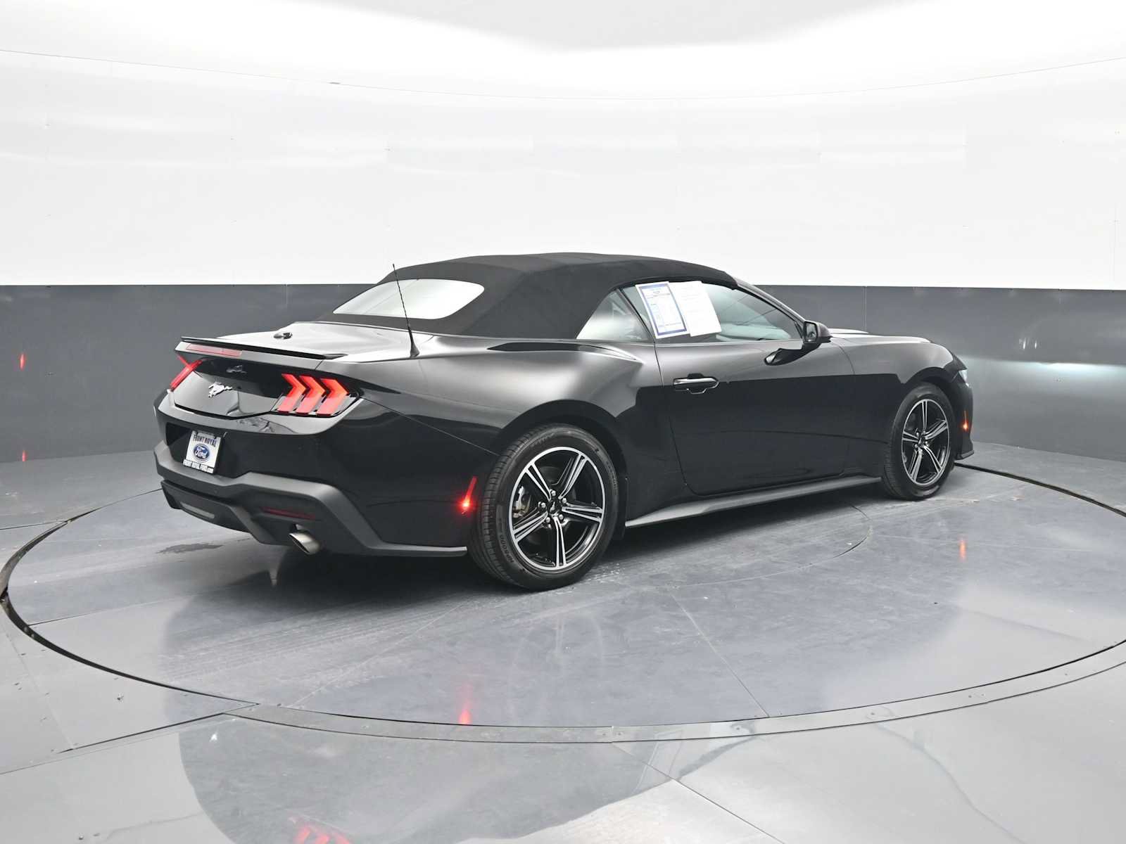 Used 2025 Ford Mustang Premium RWD image 8