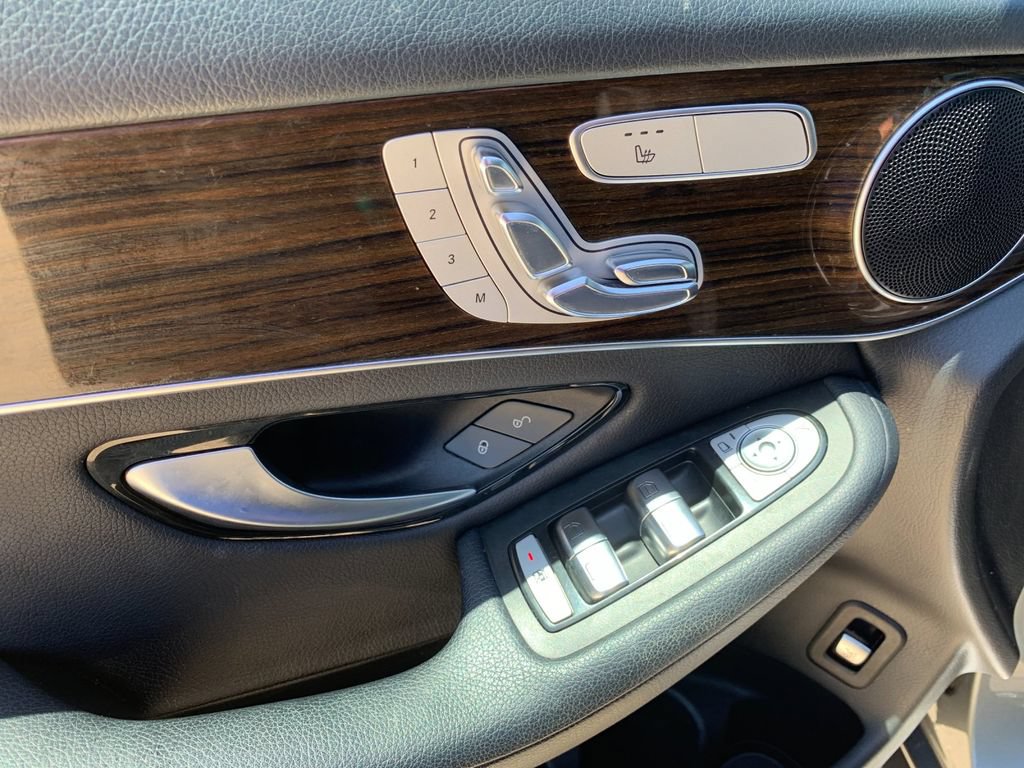 Used 2017 Mercedes-Benz GLC 300 4MATIC image 13
