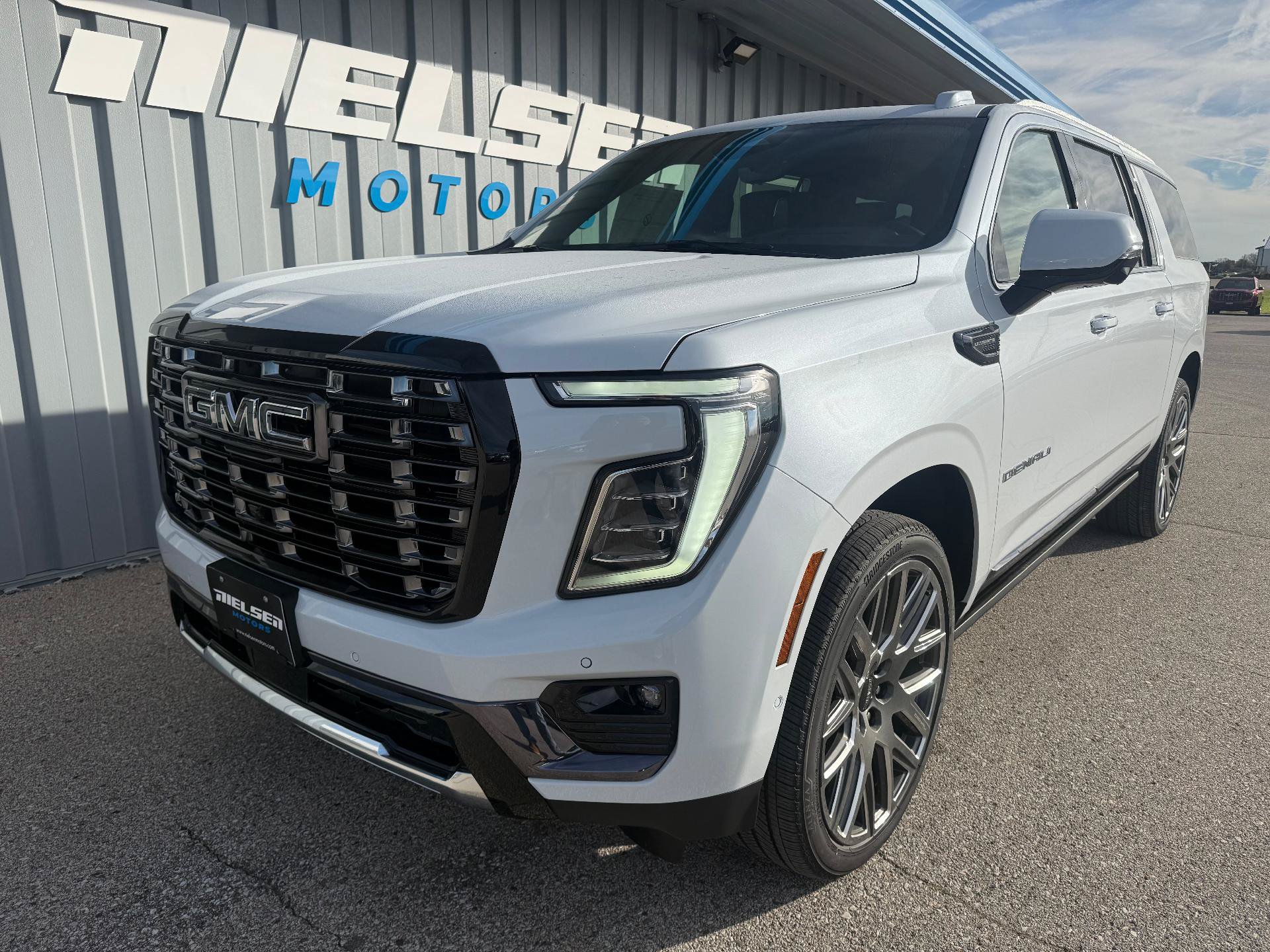 New 2027 GMC Yukon XL Denali Ultimate AWD/4WD image 4