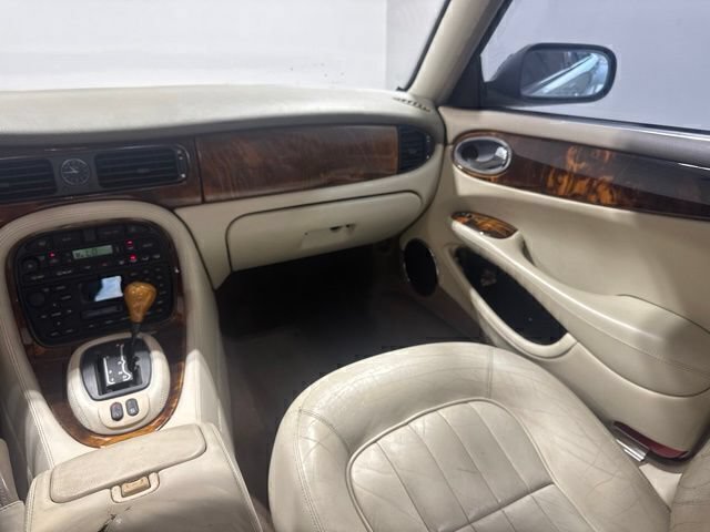 Used 2000 Jaguar XJ8 RWD image 20