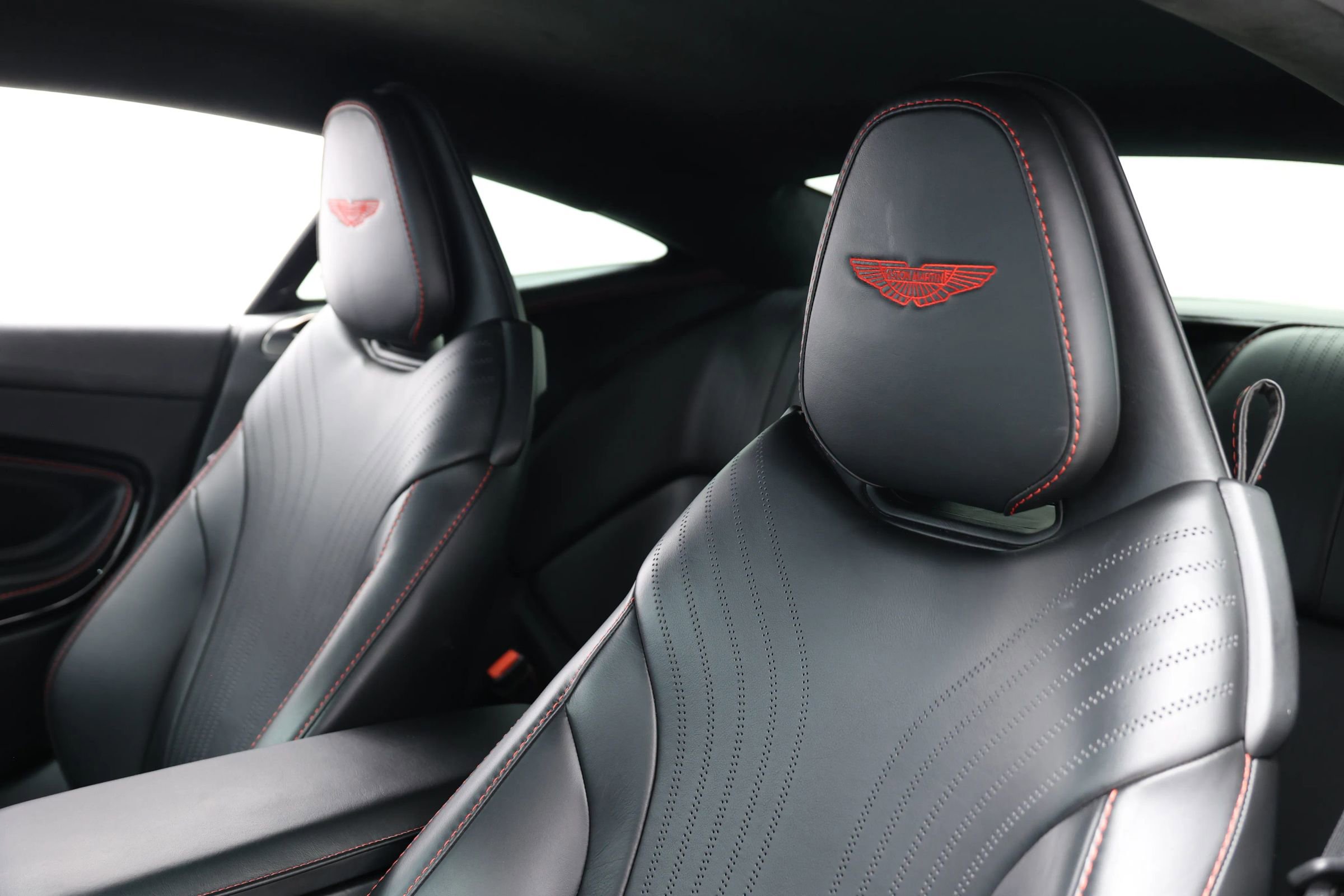 Used 2018 Aston Martin DB11 V12 image 16