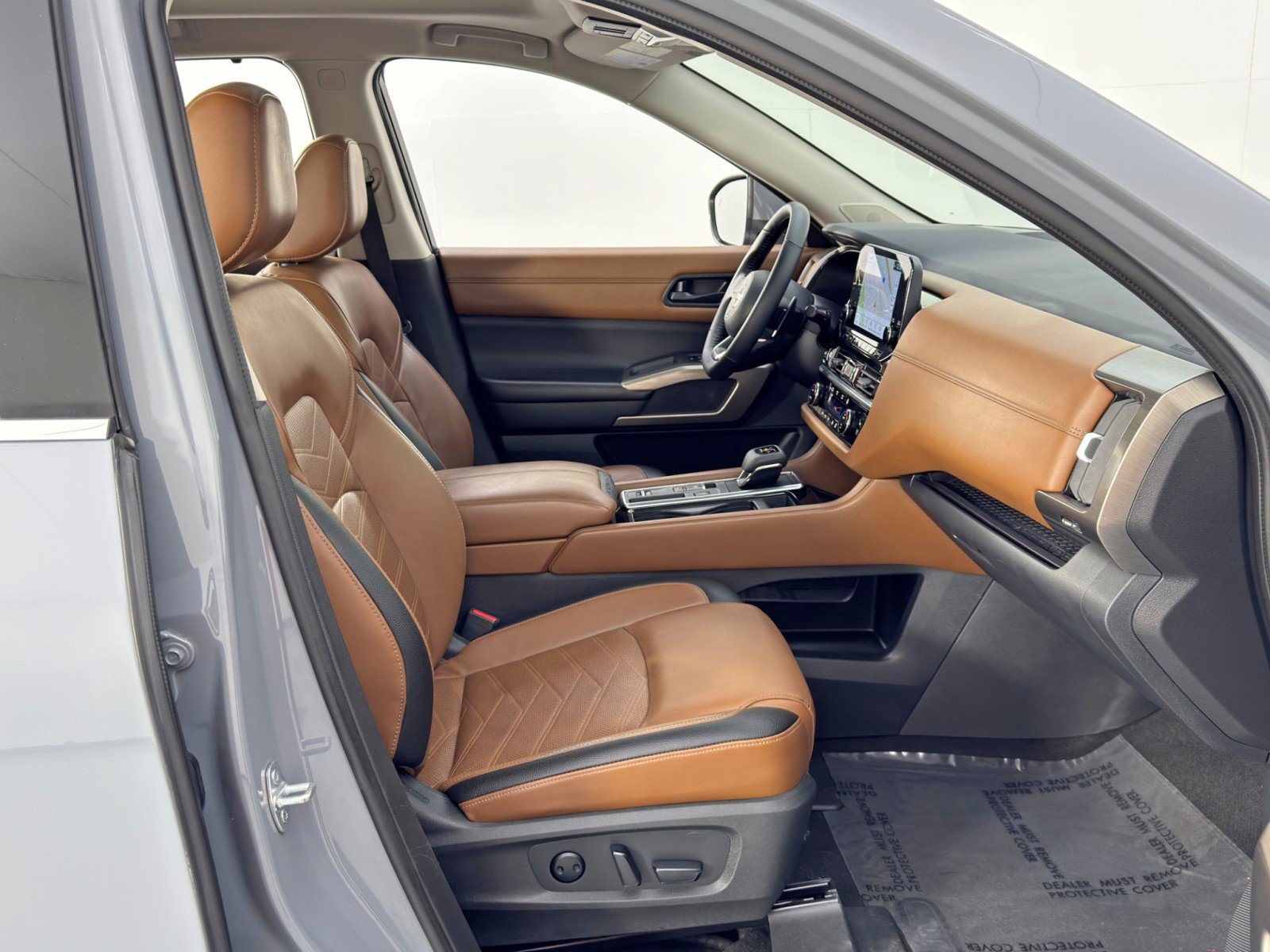 Used 2023 Nissan Pathfinder Platinum image 14