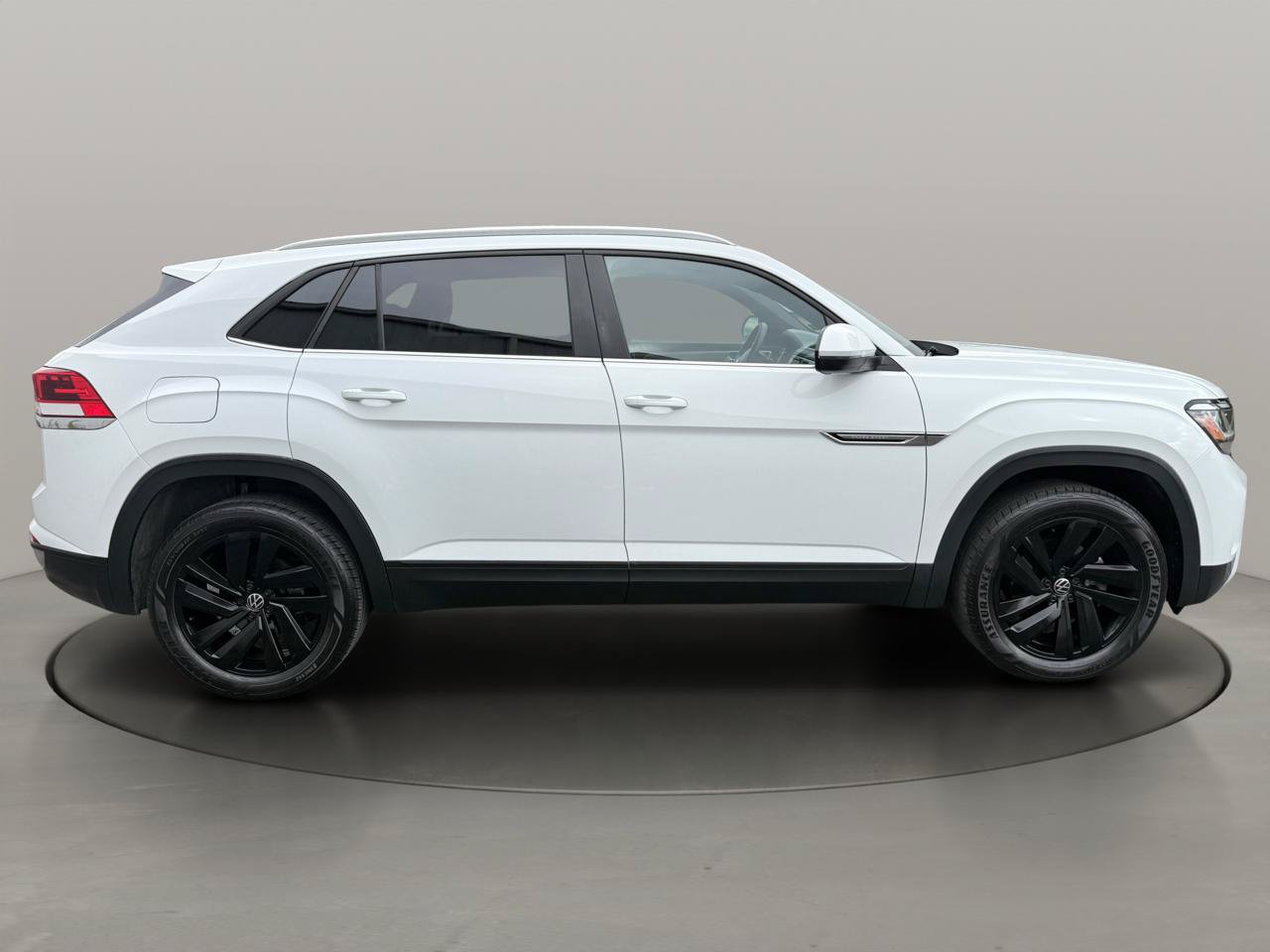 Used 2023 Volkswagen Atlas Cross Sport SE w/ Panoramic Sunroof Package FWD image 9