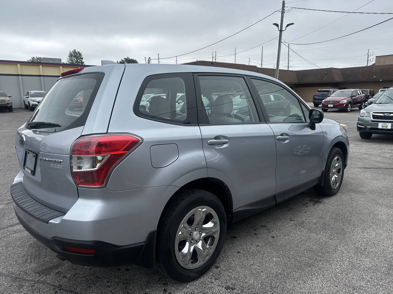 Used 2016 Subaru Forester 2.5i AWD/4WD image 2