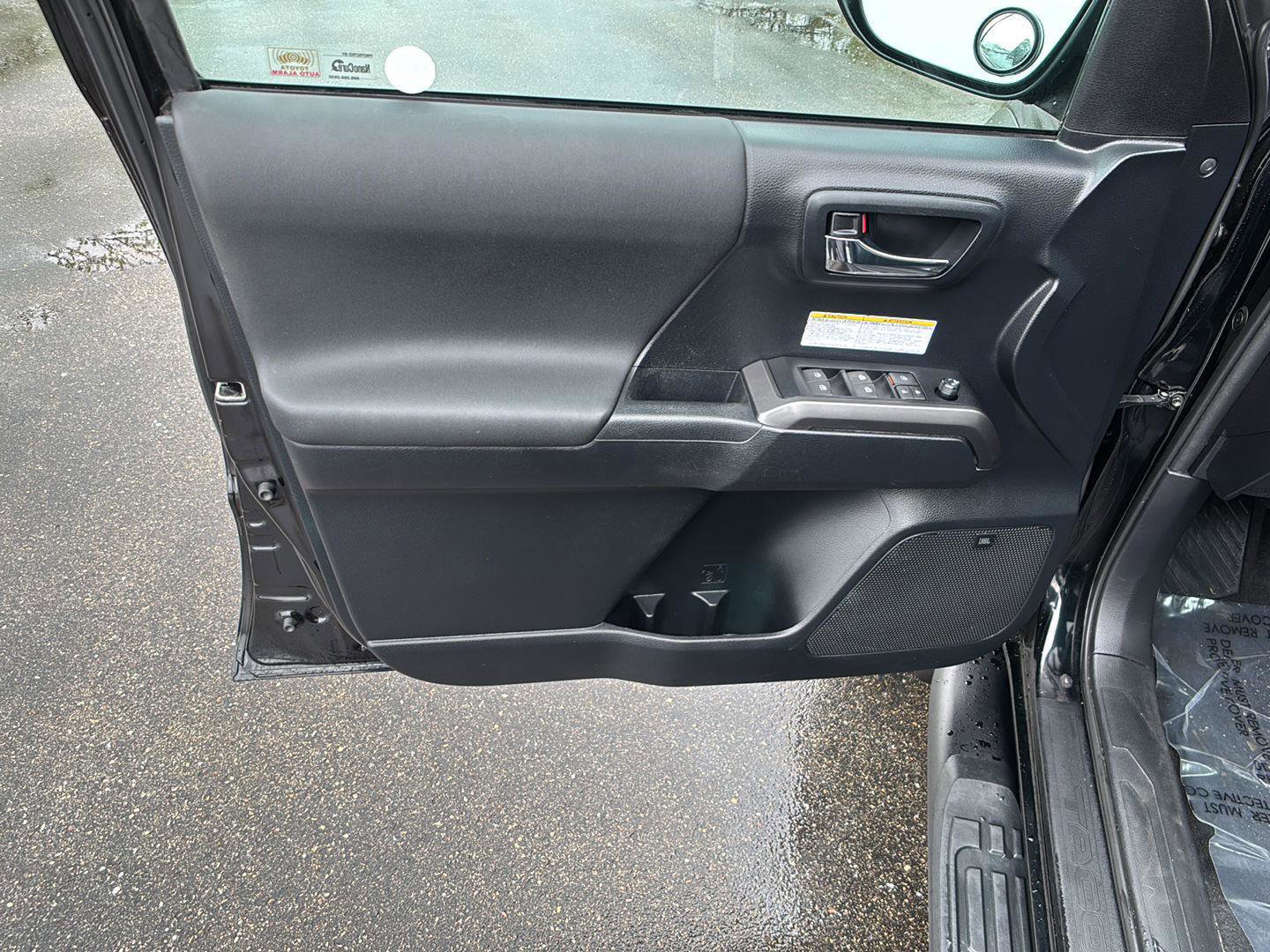 Used 2019 Toyota Tacoma TRD Off-Road AWD/4WD image 6