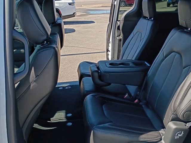 New 2026 Chrysler Pacifica Select FWD image 14