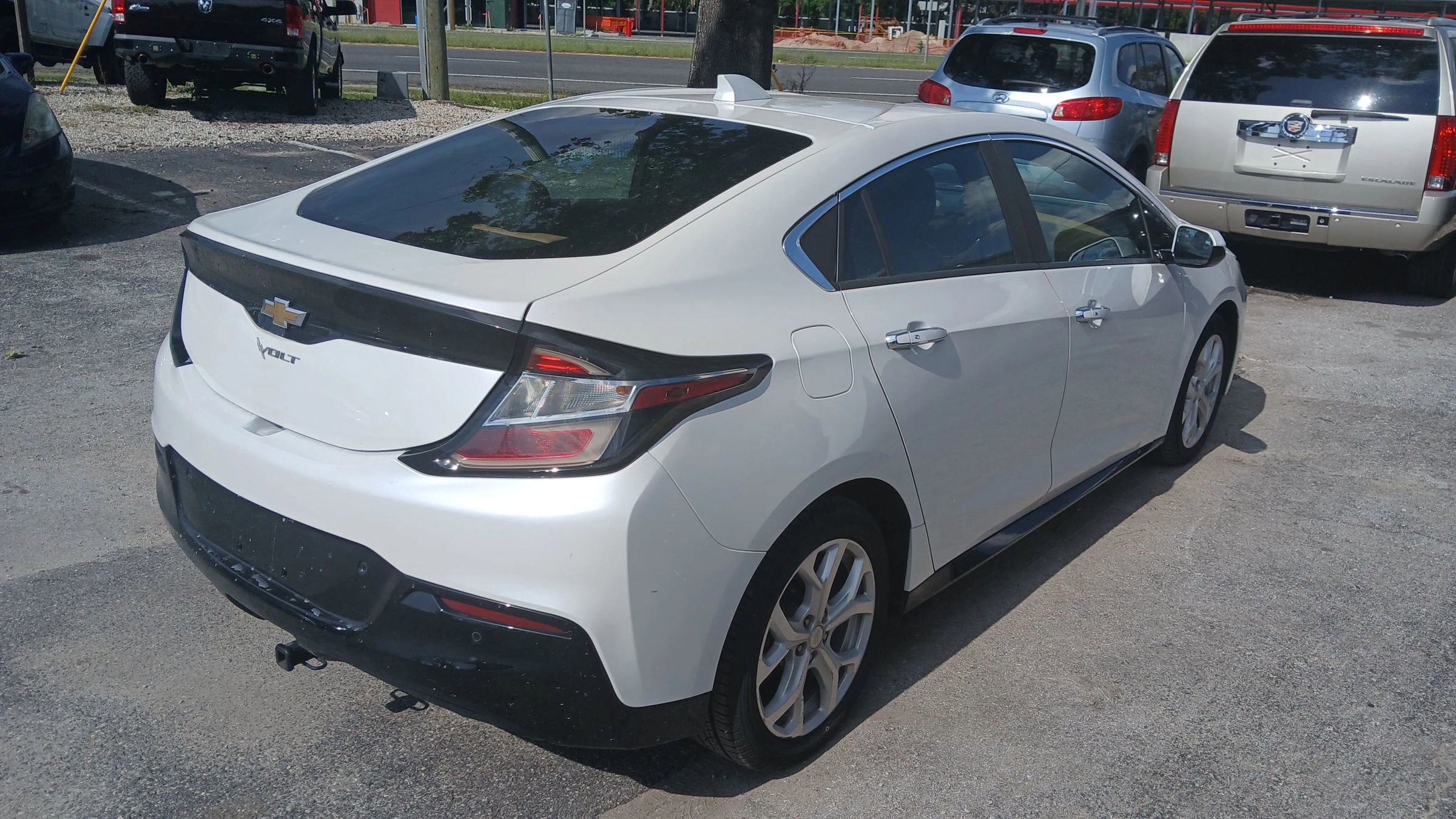 Used 2016 Chevrolet Volt Premier w/ Driver Confidence Package FWD image 5