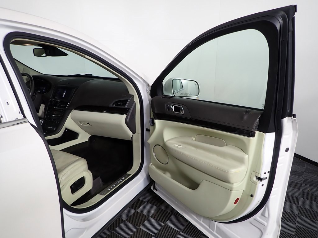 Used 2019 Lincoln MKT AWD image 30