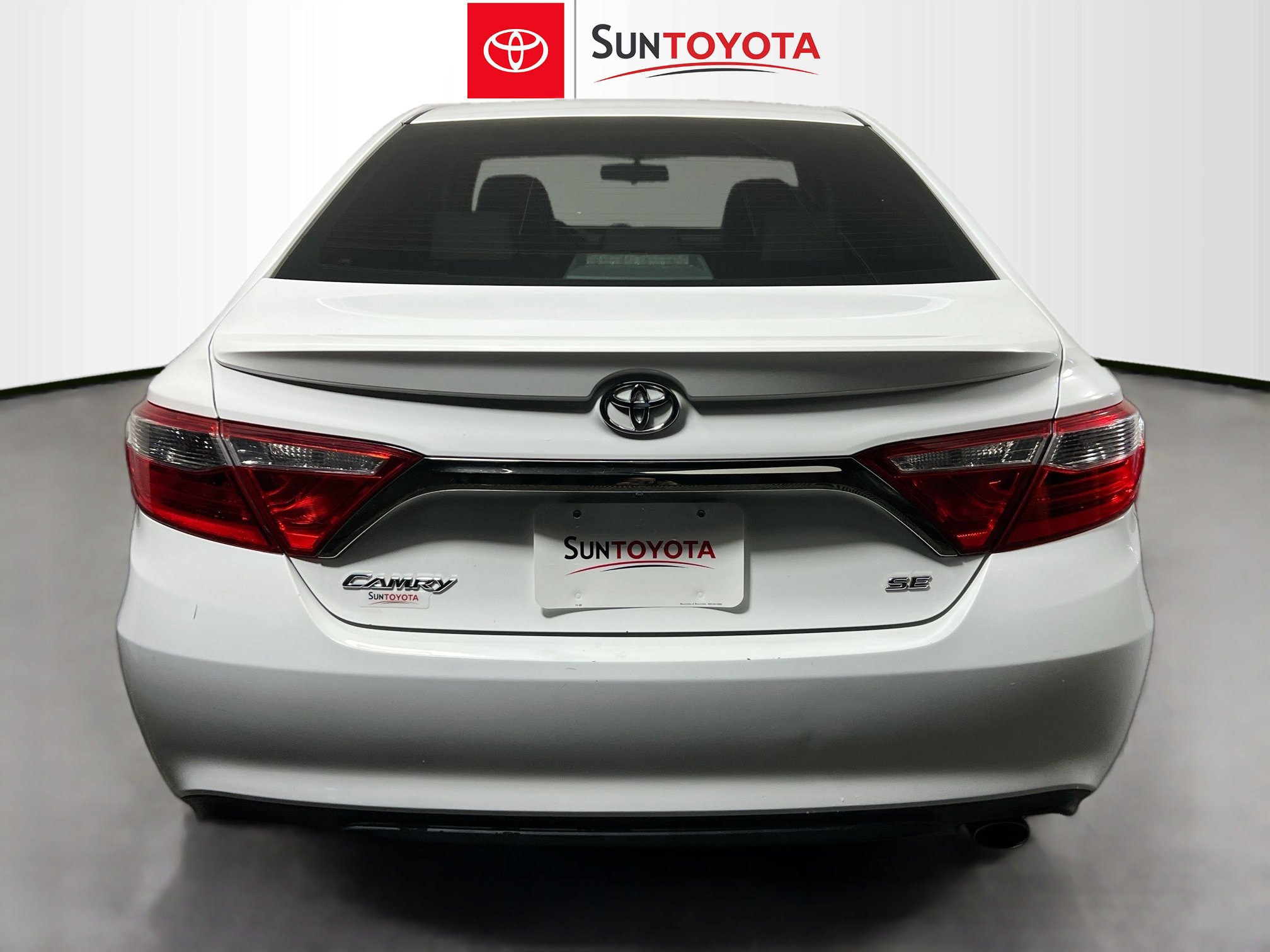 Used 2016 Toyota Camry SE image 5