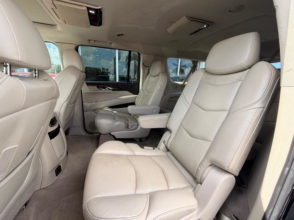Used 2020 Cadillac Escalade ESV Luxury w/ Escalade Sport Edition AWD/4WD image 24