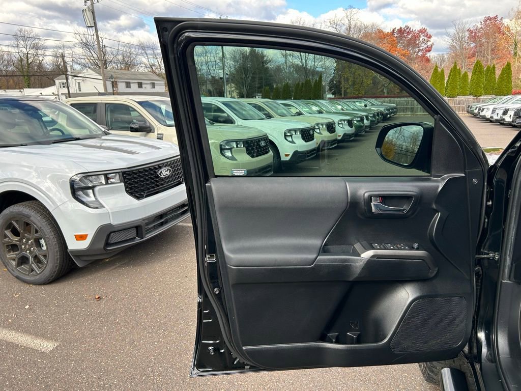 Used 2021 Toyota Tacoma TRD Off-Road image 16