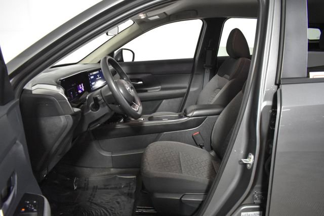 Certified 2025 Nissan Kicks SV AWD/4WD image 11