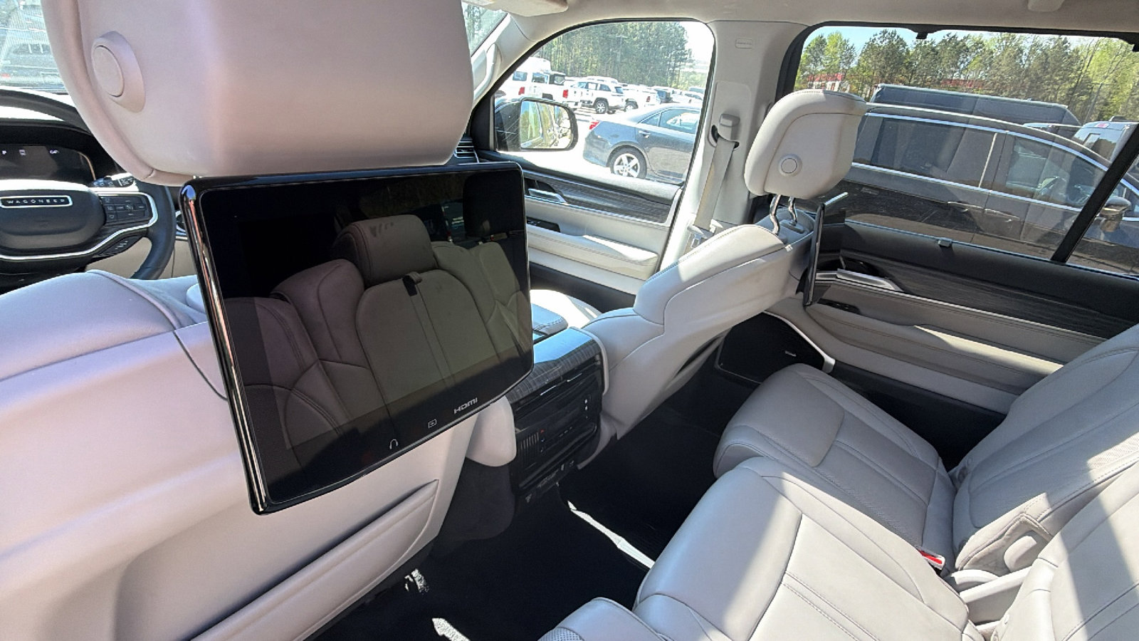 Used 2024 Jeep Wagoneer L Series III w/ Premium Group I image 28