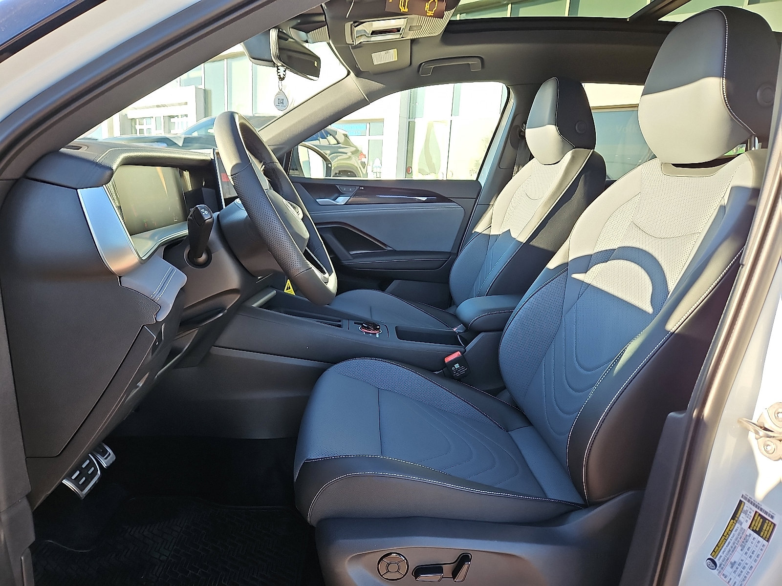 New 2026 Volkswagen Tiguan SE R-Line image 12