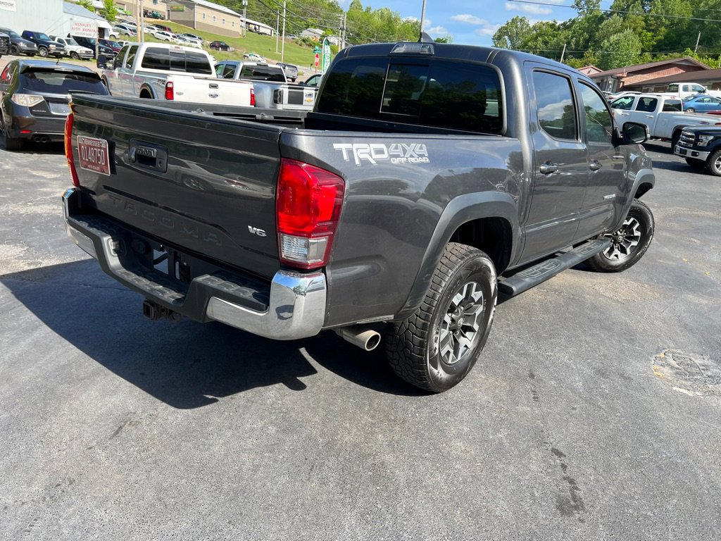 Used 2017 Toyota Tacoma TRD Off-Road image 7