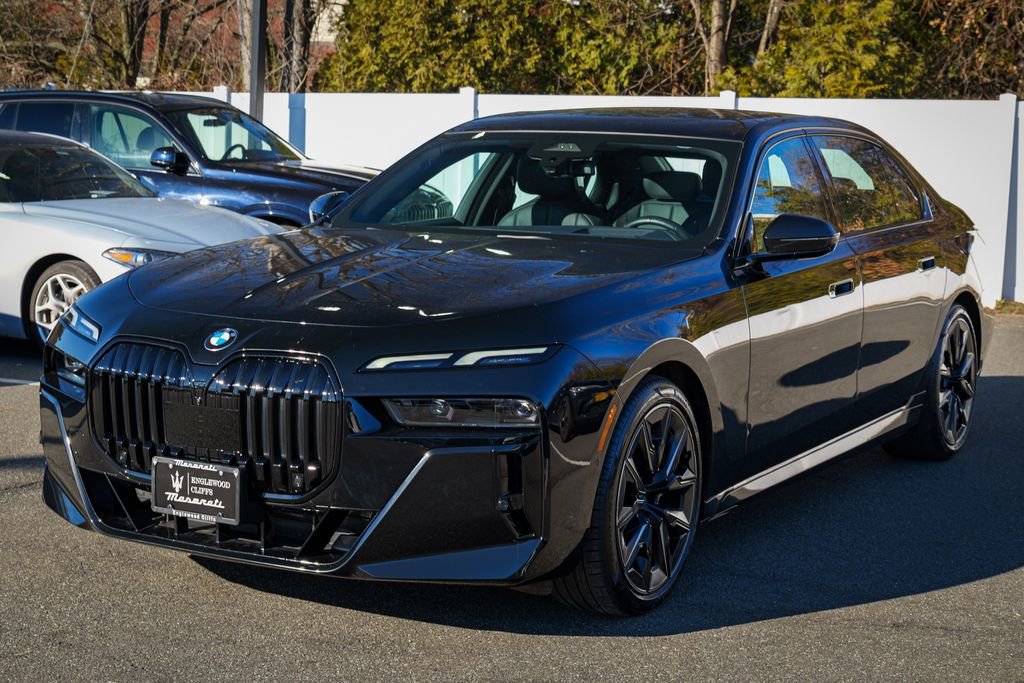 Used 2023 BMW 740i w/ Parking Assistance Package image 3