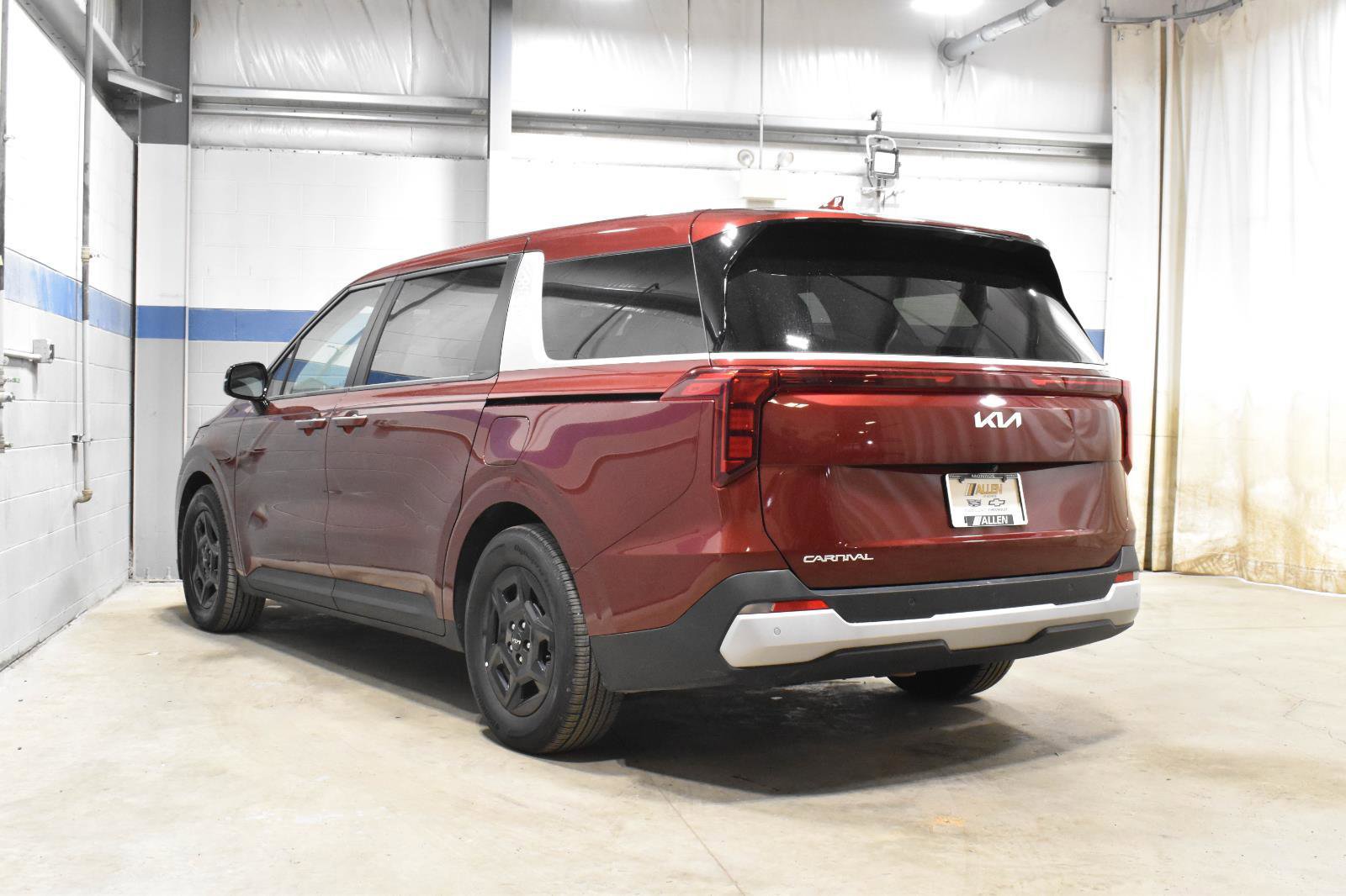 Used 2025 Kia Carnival FWD image 27
