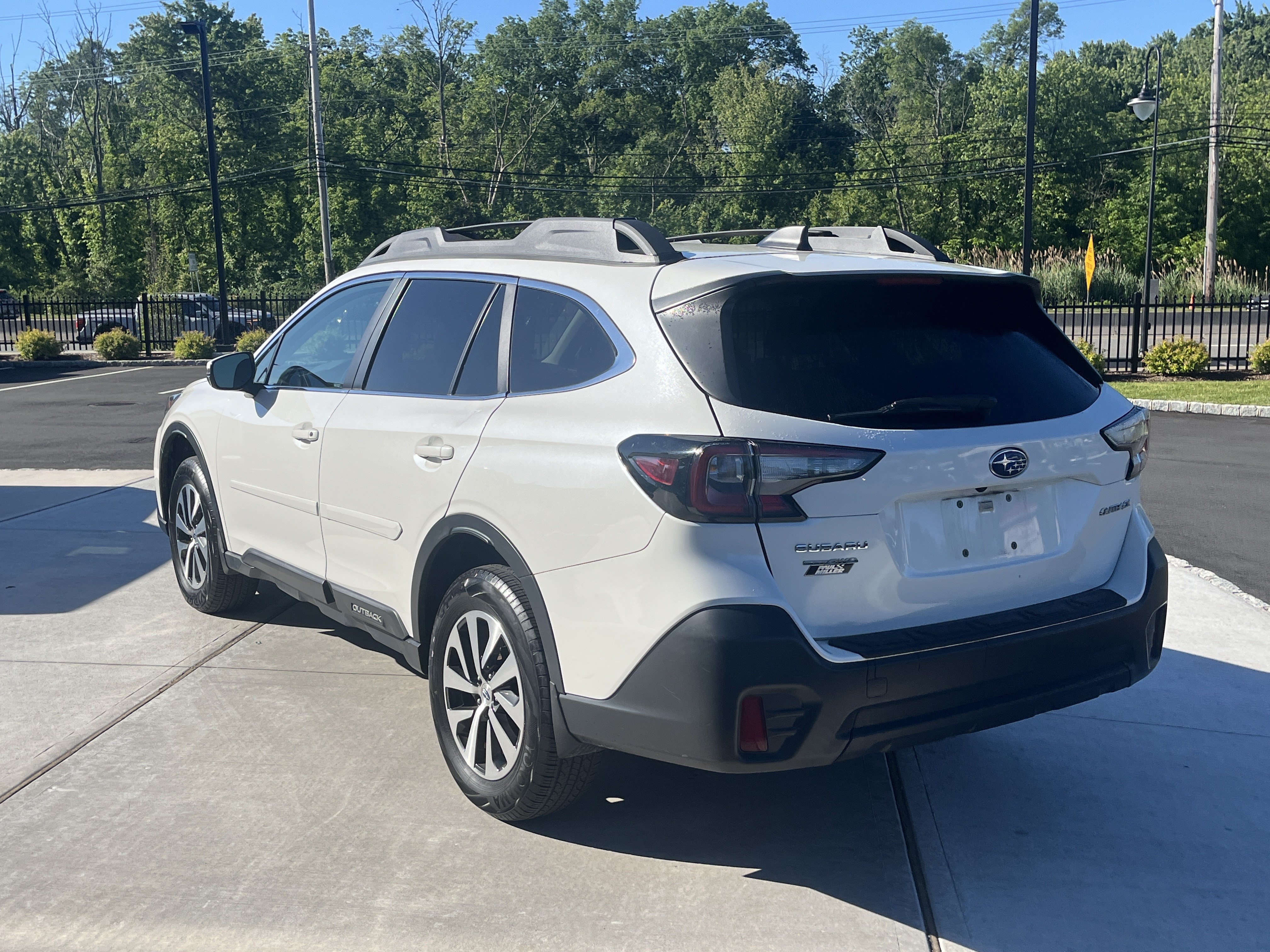Used 2022 Subaru Outback Premium AWD/4WD image 5