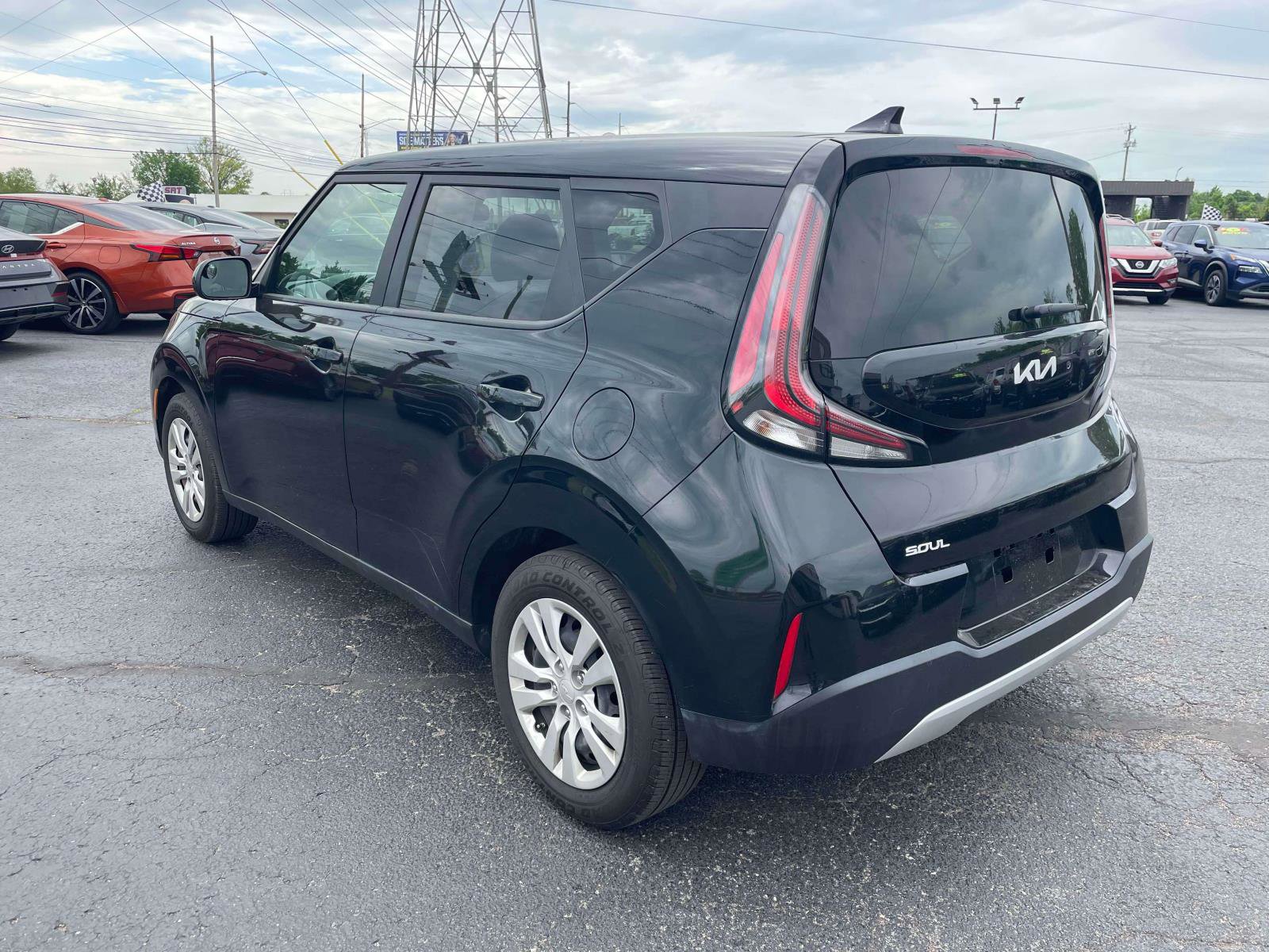 Used 2023 Kia Soul LX FWD image 3