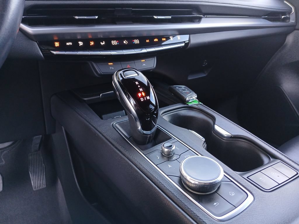 Used 2024 Cadillac XT4 Premium Luxury AWD/4WD image 16