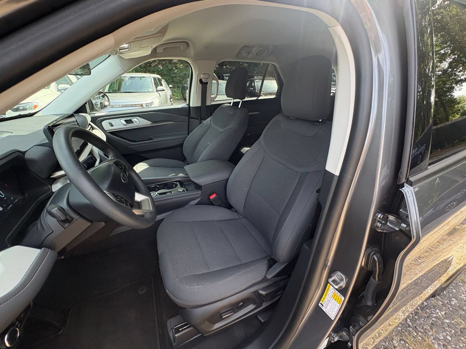 Used 2026 Ford Explorer Active AWD/4WD image 34