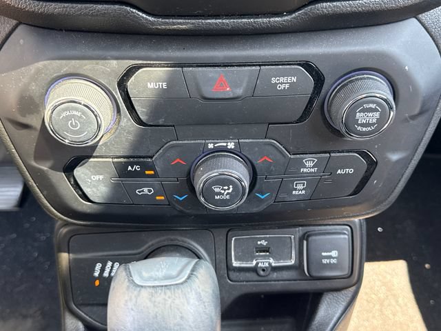 Used 2019 Jeep Renegade Limited w/ UConnect 8.4 Nav Group AWD/4WD image 27