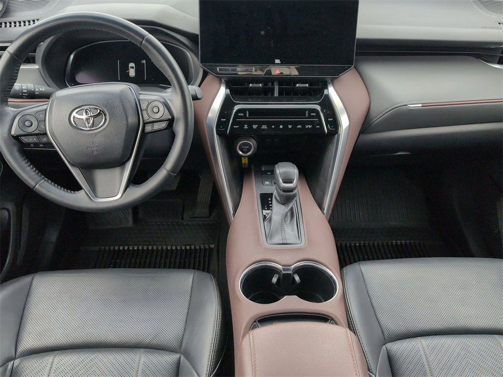 Used 2023 Toyota Venza Limited image 3