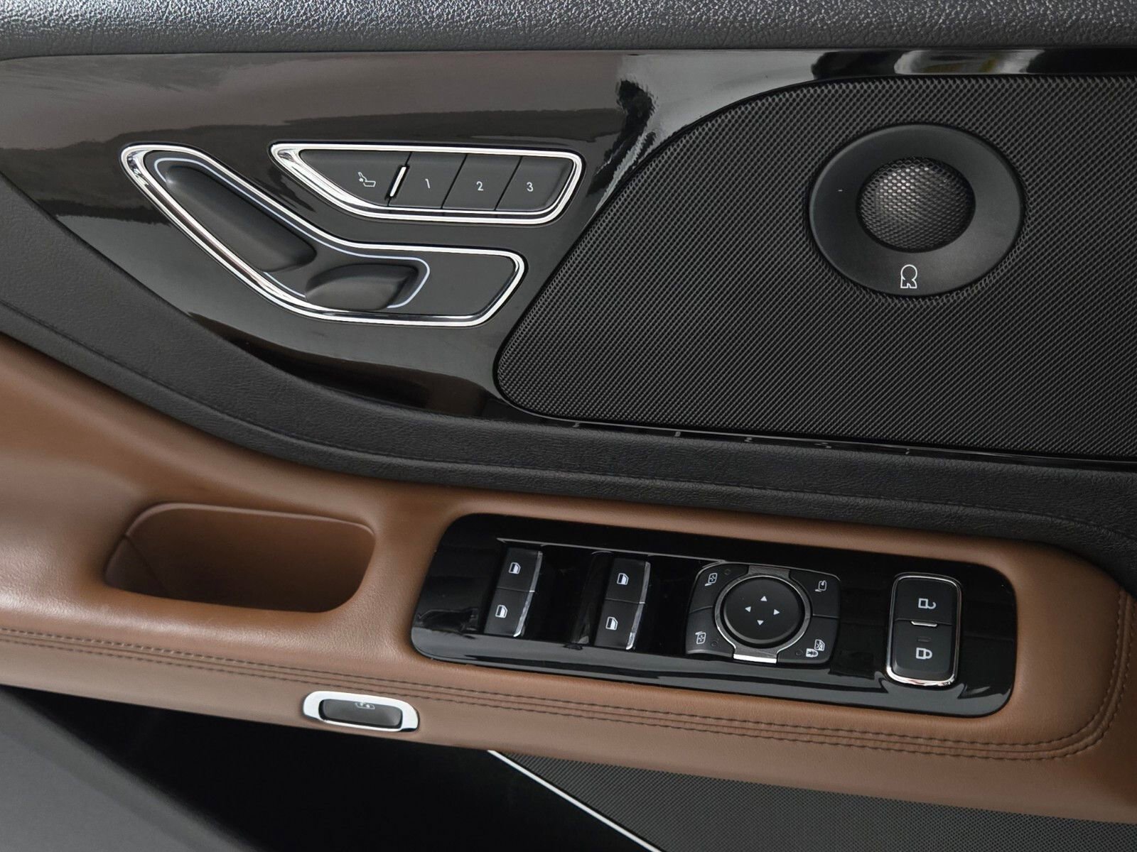 Used 2023 Lincoln Aviator Reserve w/ Equipment Group 201A image 28