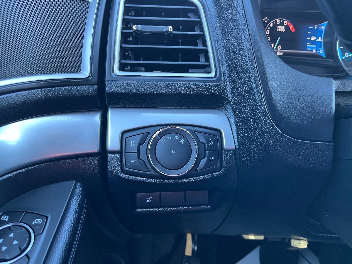 Used 2017 Ford Explorer XLT w/ Equipment Group 202A FWD image 21