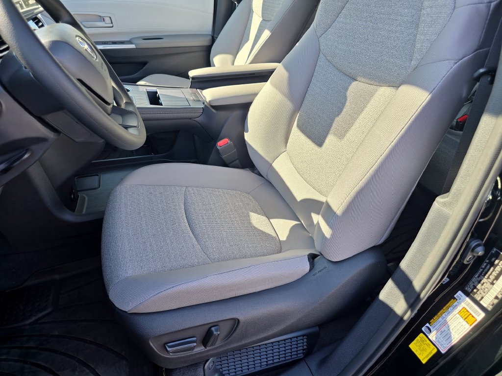 New 2026 Toyota Sienna LE AWD/4WD image 19