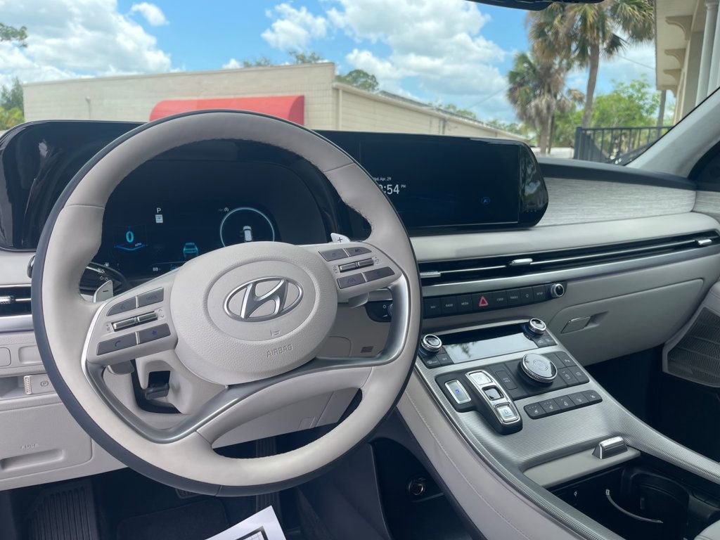 Used 2025 Hyundai Palisade Calligraphy FWD image 14