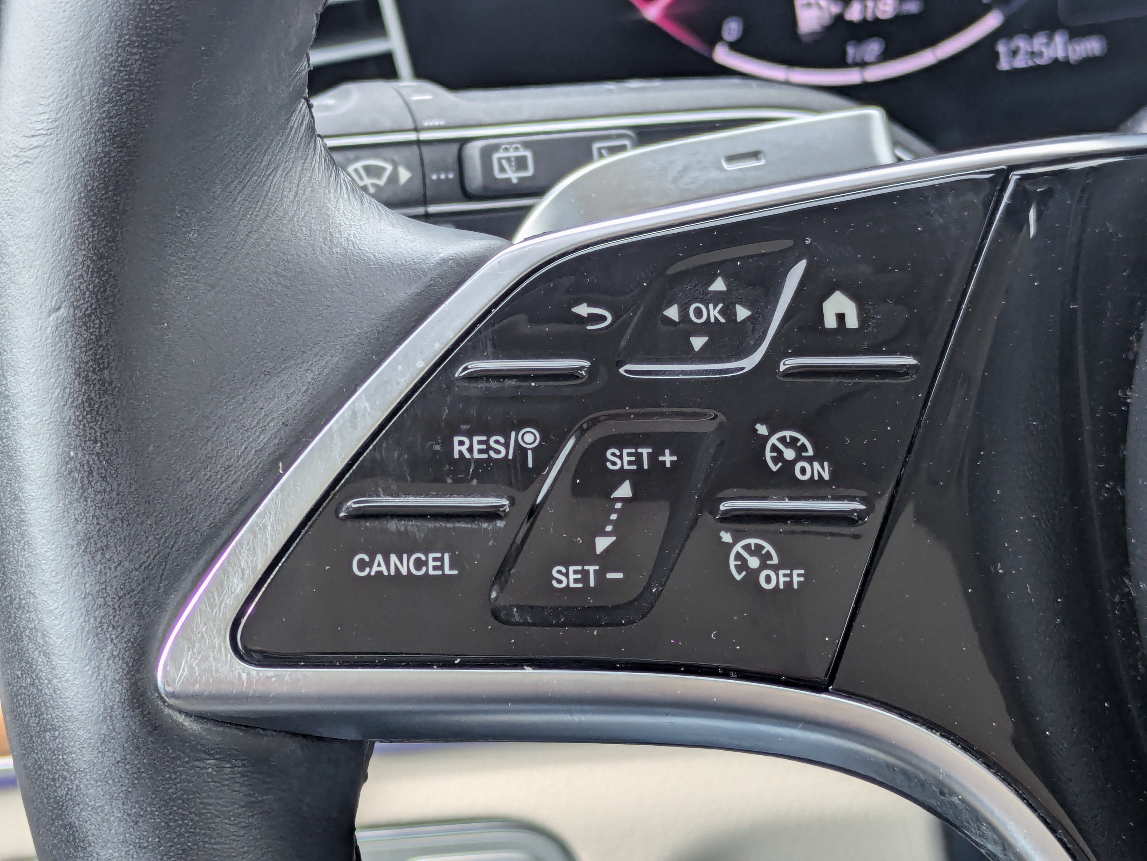 Used 2024 Mercedes-Benz GLE 350 4MATIC image 24