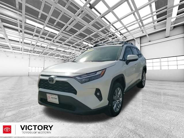 Used 2022 Toyota RAV4 XLE Premium image 8