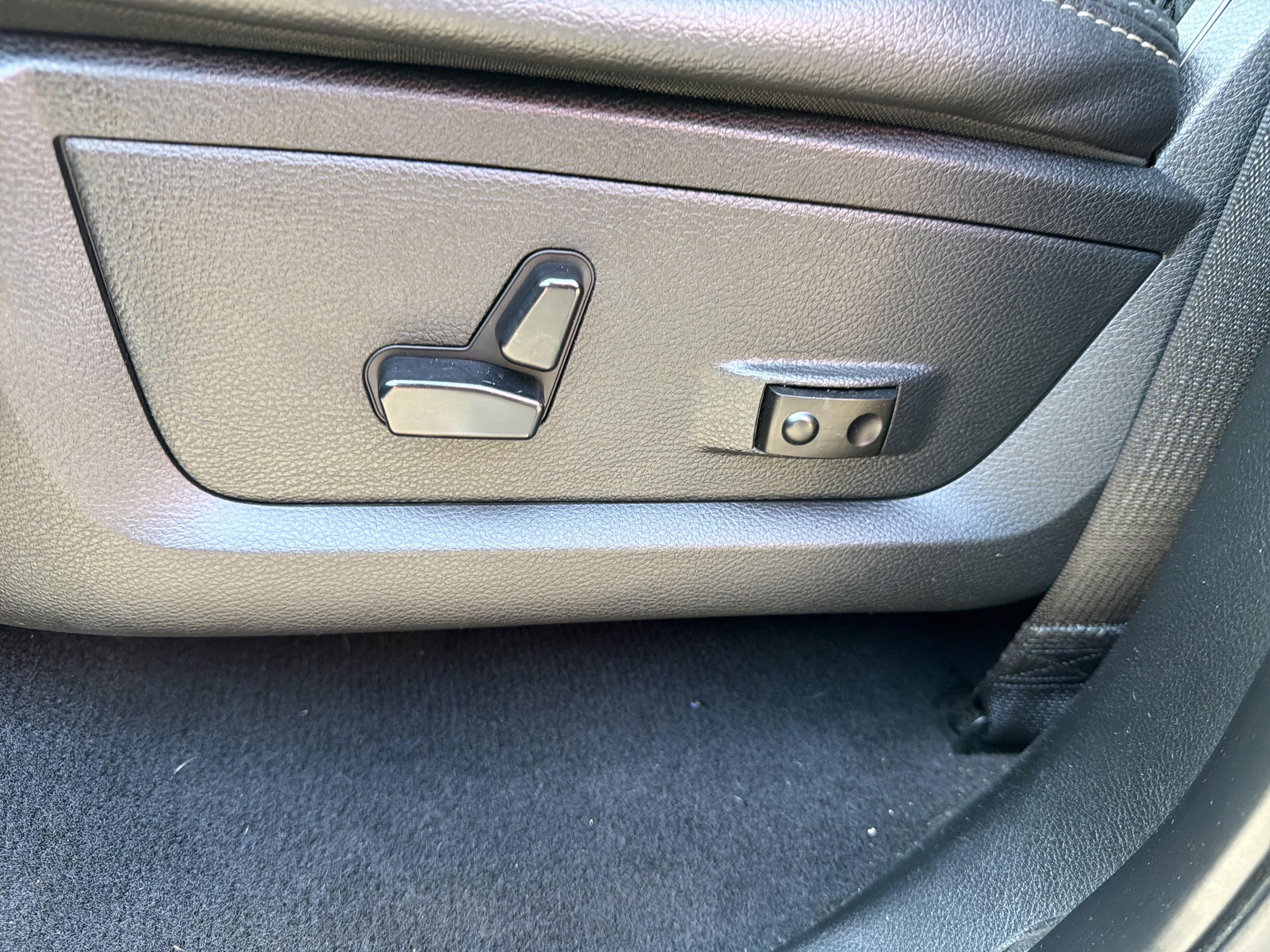 Used 2015 RAM 1500 Sport w/ Sport Premium Group image 18