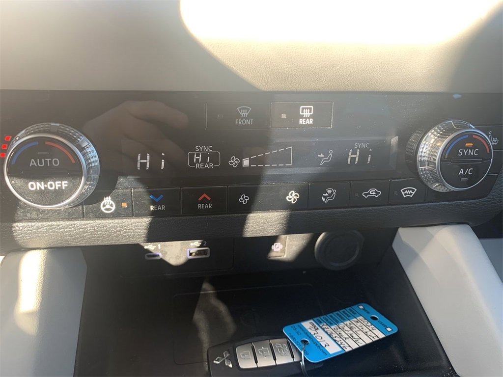 Used 2024 Mitsubishi Outlander SEL image 19