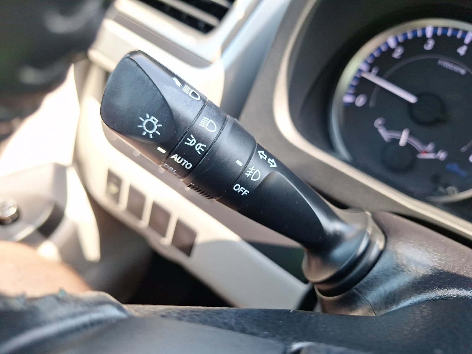 Used 2019 Toyota Highlander Plus FWD image 22