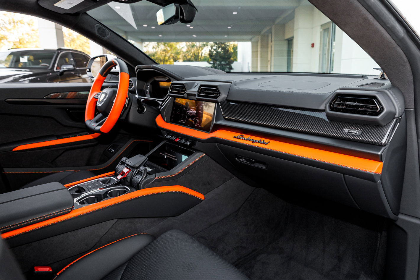 Used 2025 Lamborghini Urus SE image 56