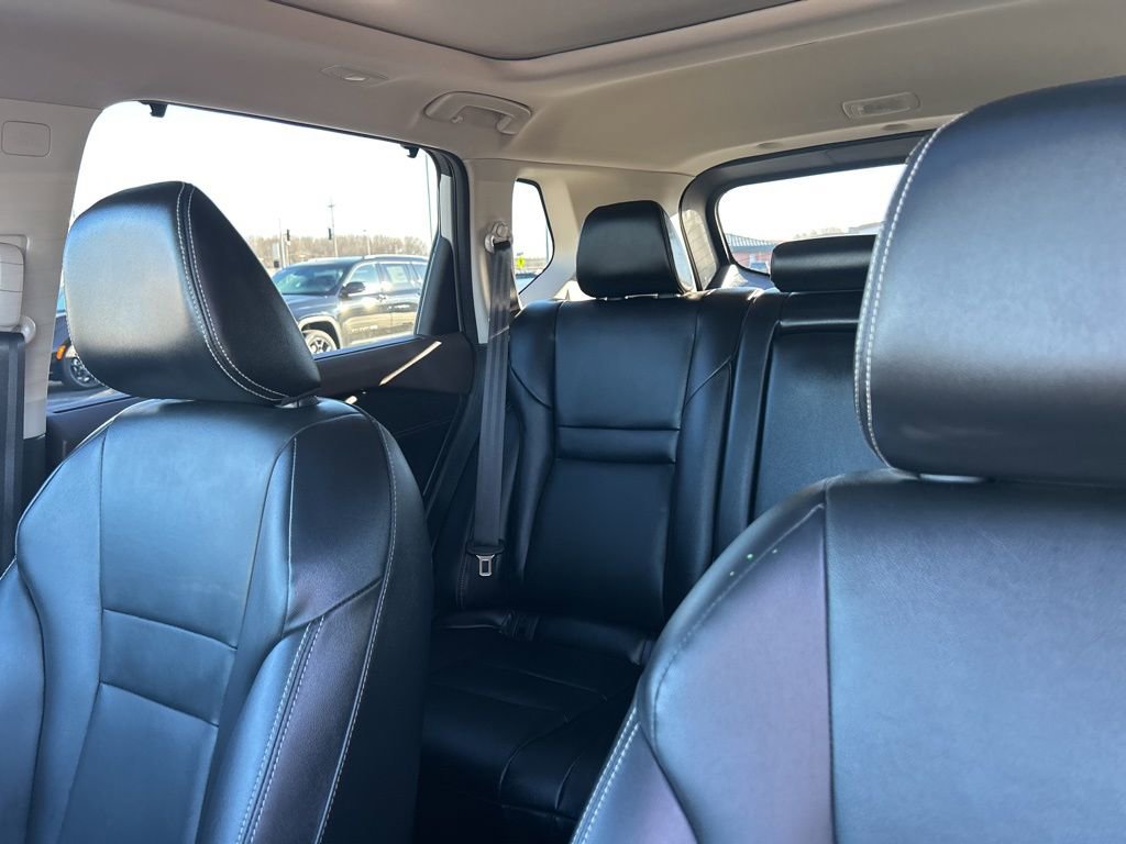 Used 2023 Nissan Rogue SL w/ SL Premium Package image 11