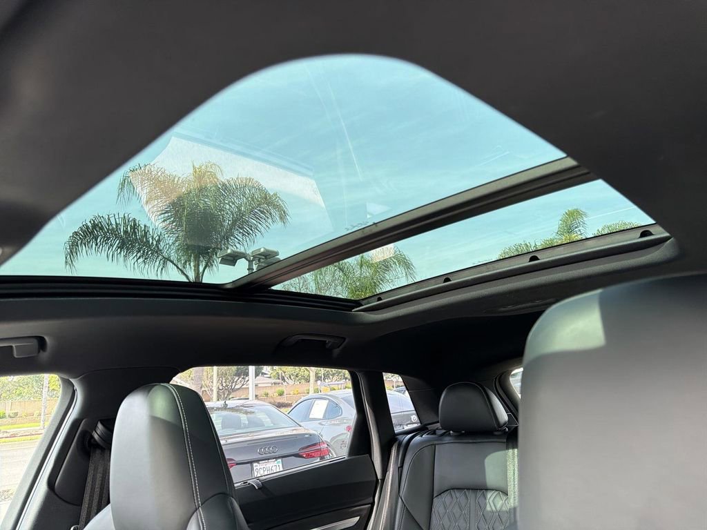 Used 2022 Audi e-tron S Prestige w/ Prestige Package image 6