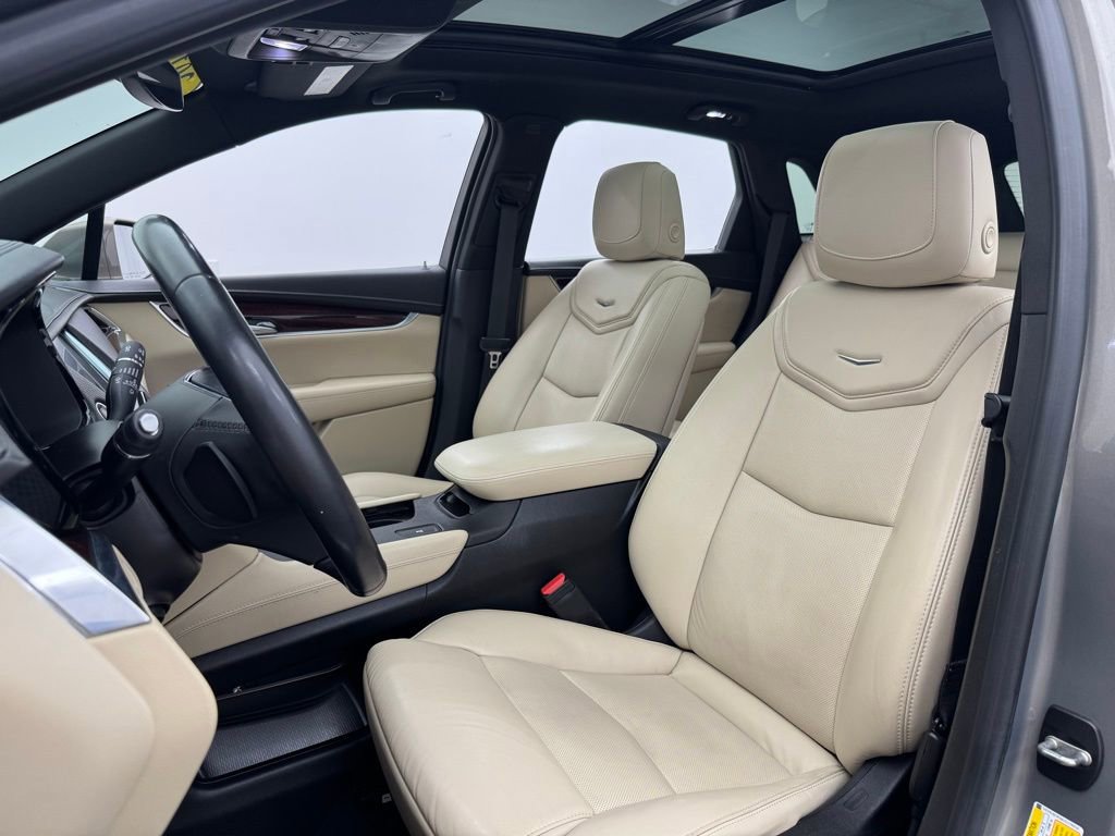Used 2018 Cadillac XT5 Luxury w/ Driver Awareness Package image 19
