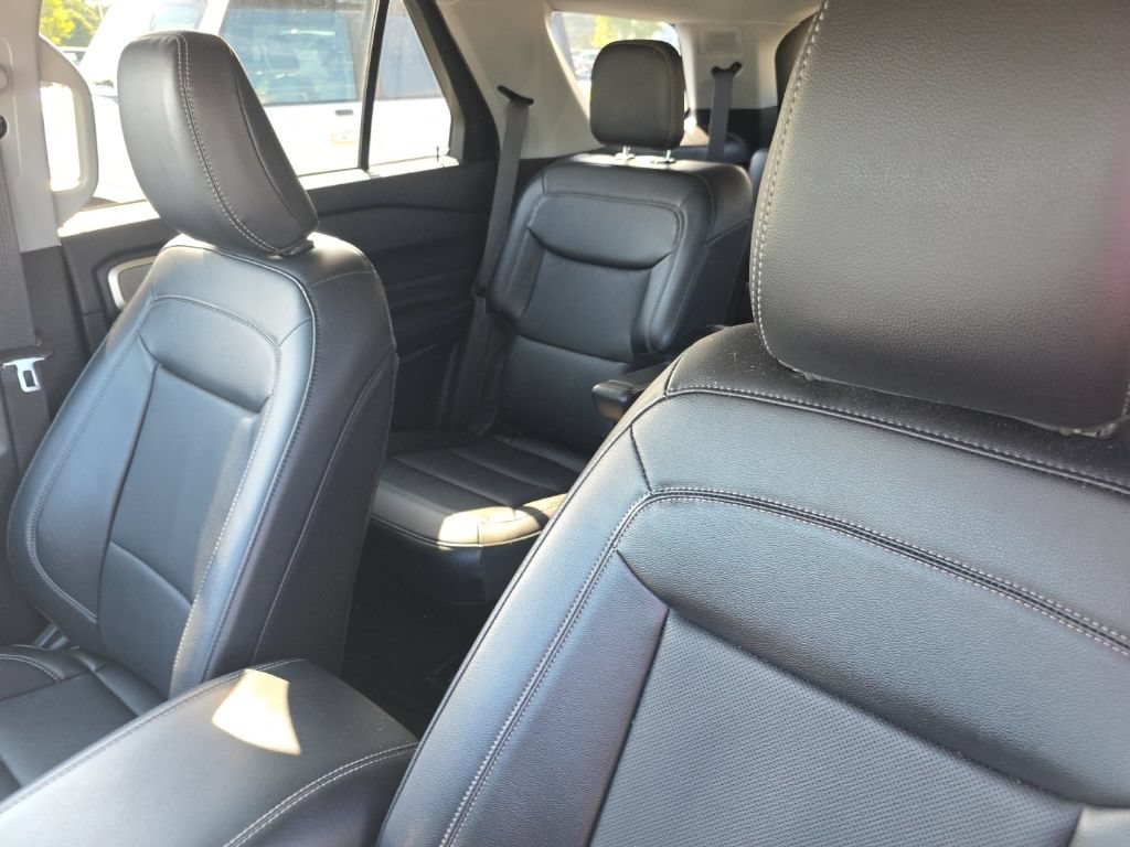 Used 2023 Ford Explorer Limited w/ Equipment Group 301A RWD image 15