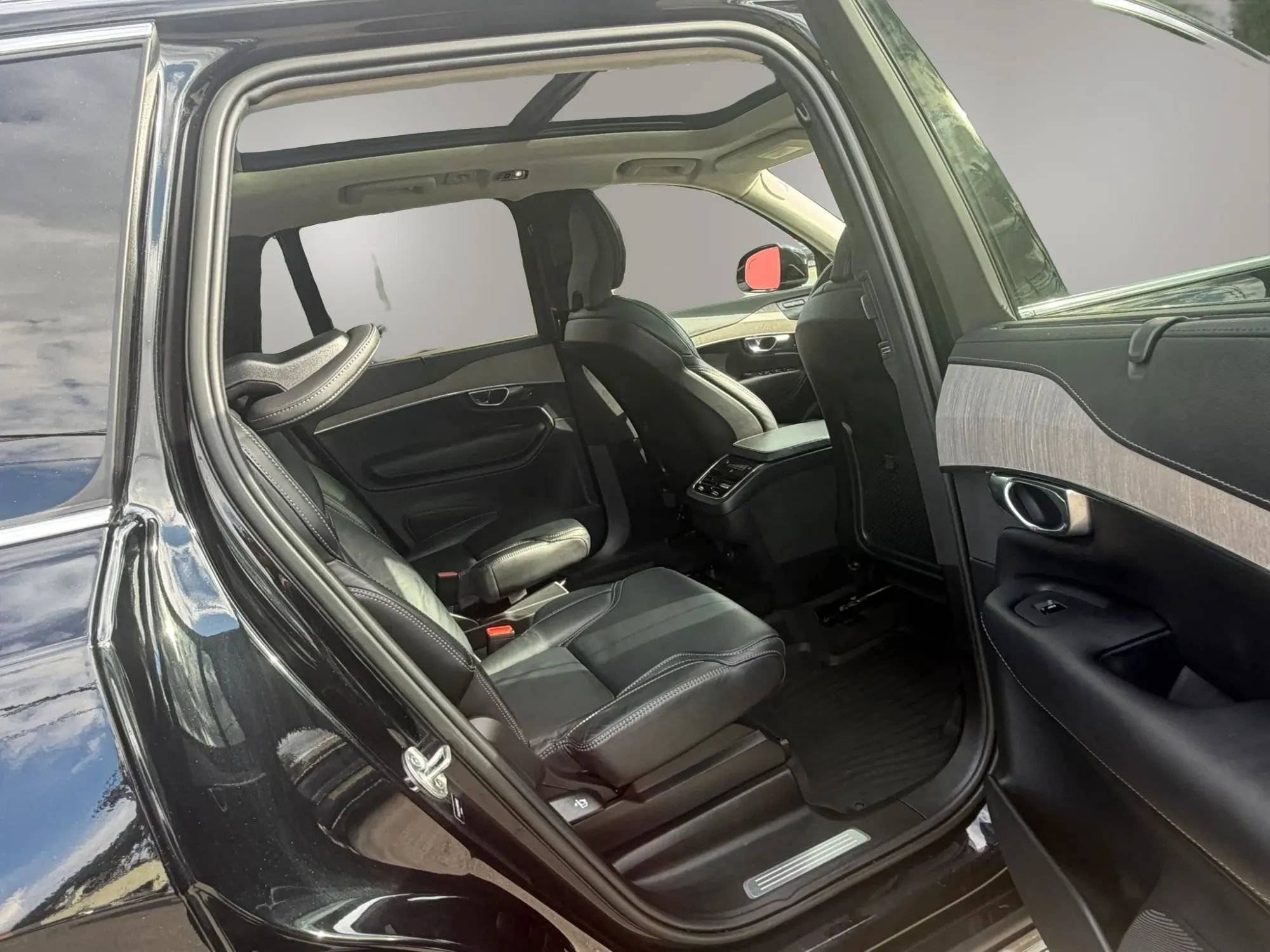 Used 2022 Volvo XC90 T6 Inscription w/ Lounge Package AWD/4WD image 28