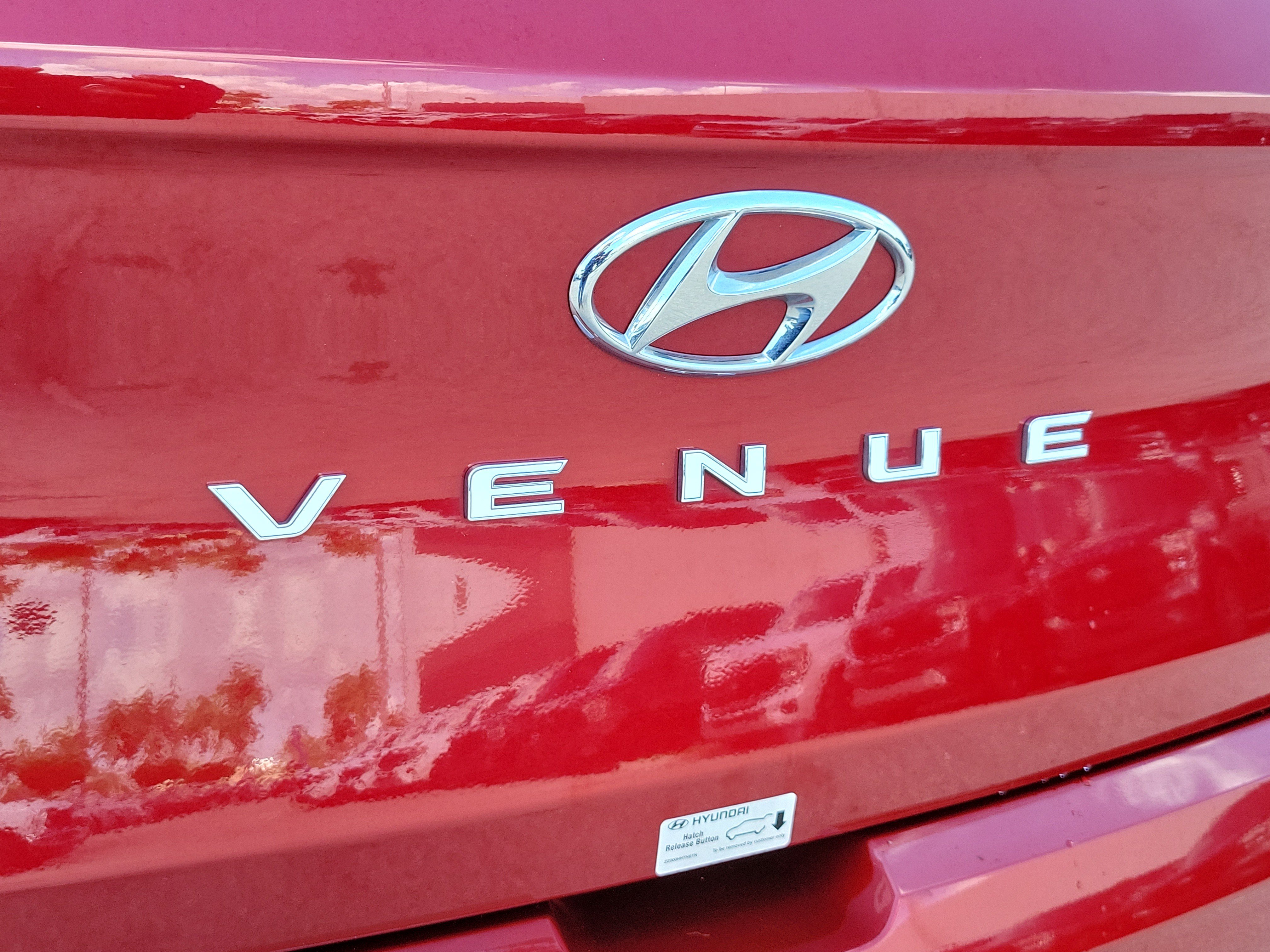Used 2025 Hyundai Venue SEL FWD image 31