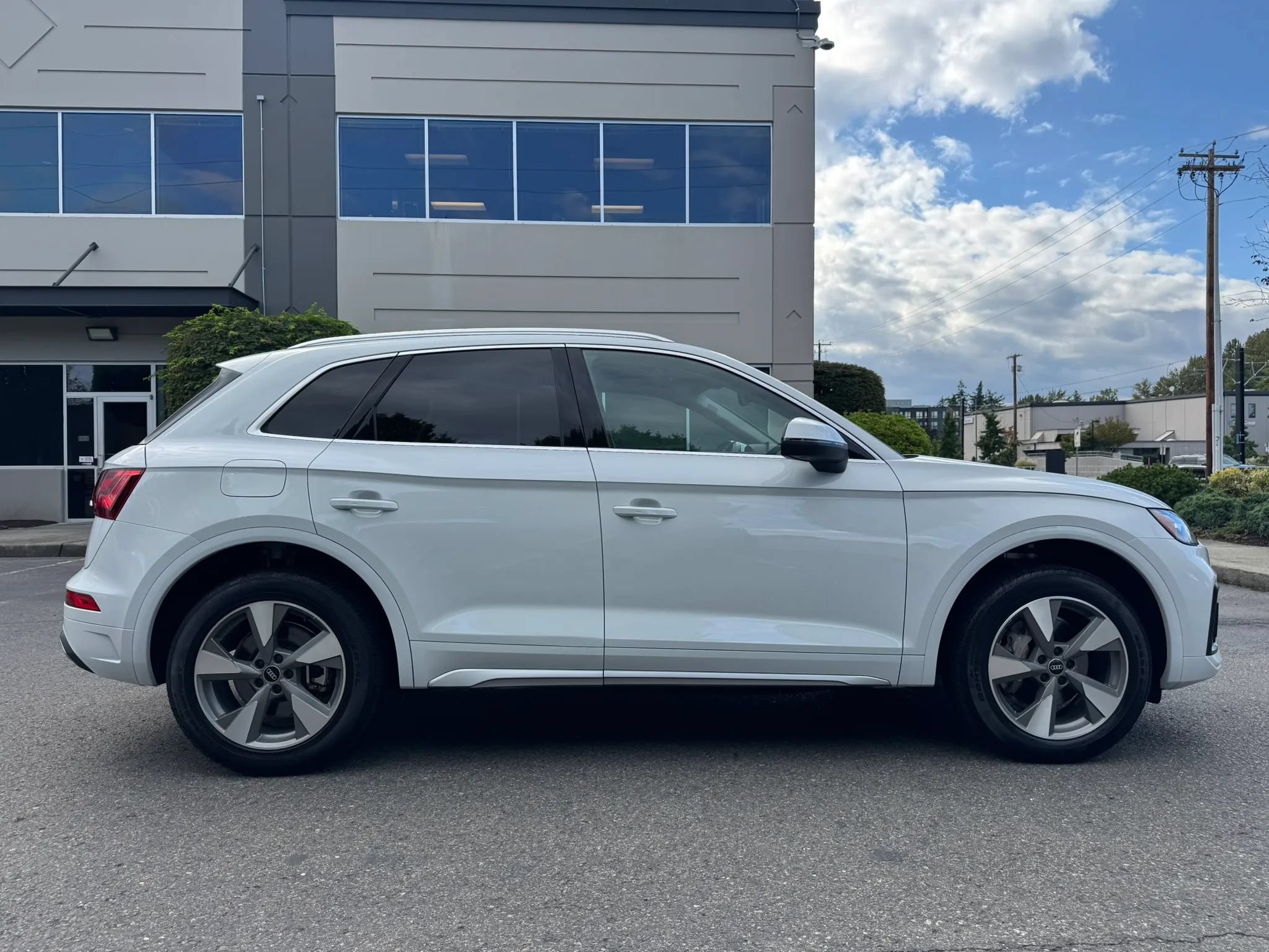 Used 2023 Audi Q5 2.0T Premium Plus w/ Premium Plus Package AWD/4WD image 12