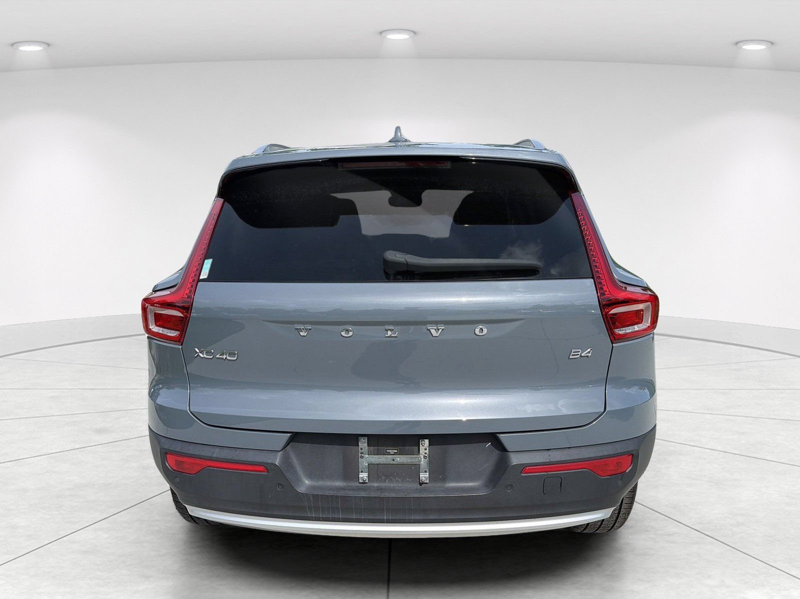 Used 2023 Volvo XC40 B4 Core w/ Convenience Package FWD image 5