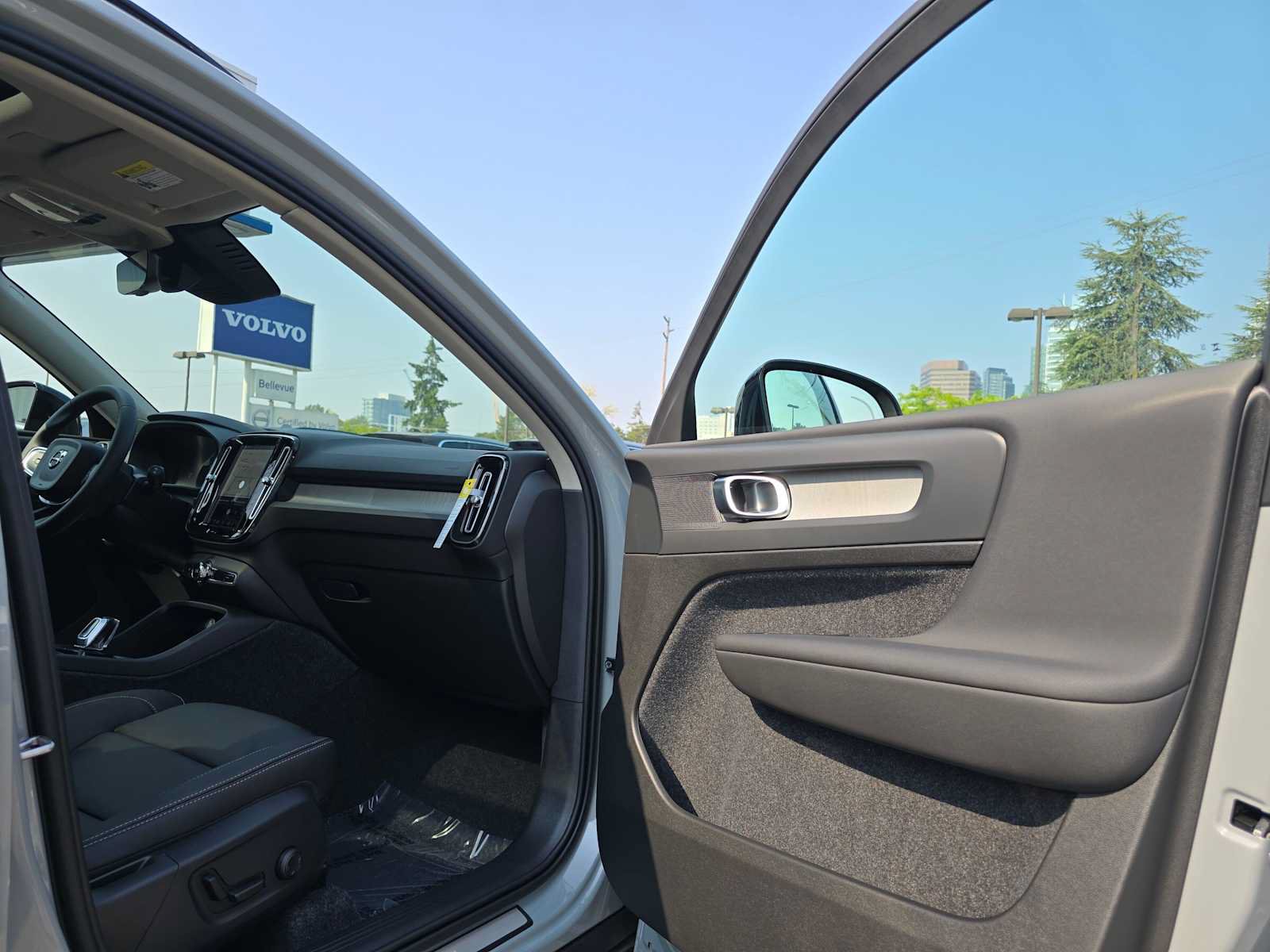 New 2026 Volvo XC40 B5 Plus w/ Protection Package Premier AWD/4WD image 11