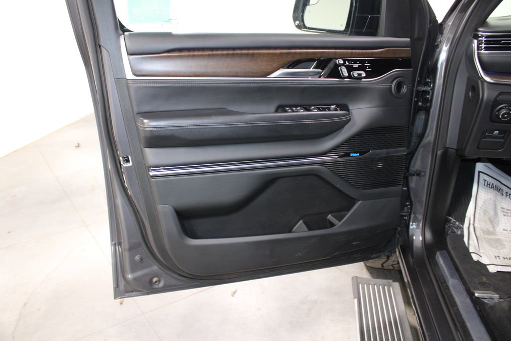 Used 2023 Jeep Grand Wagoneer L Series II image 24