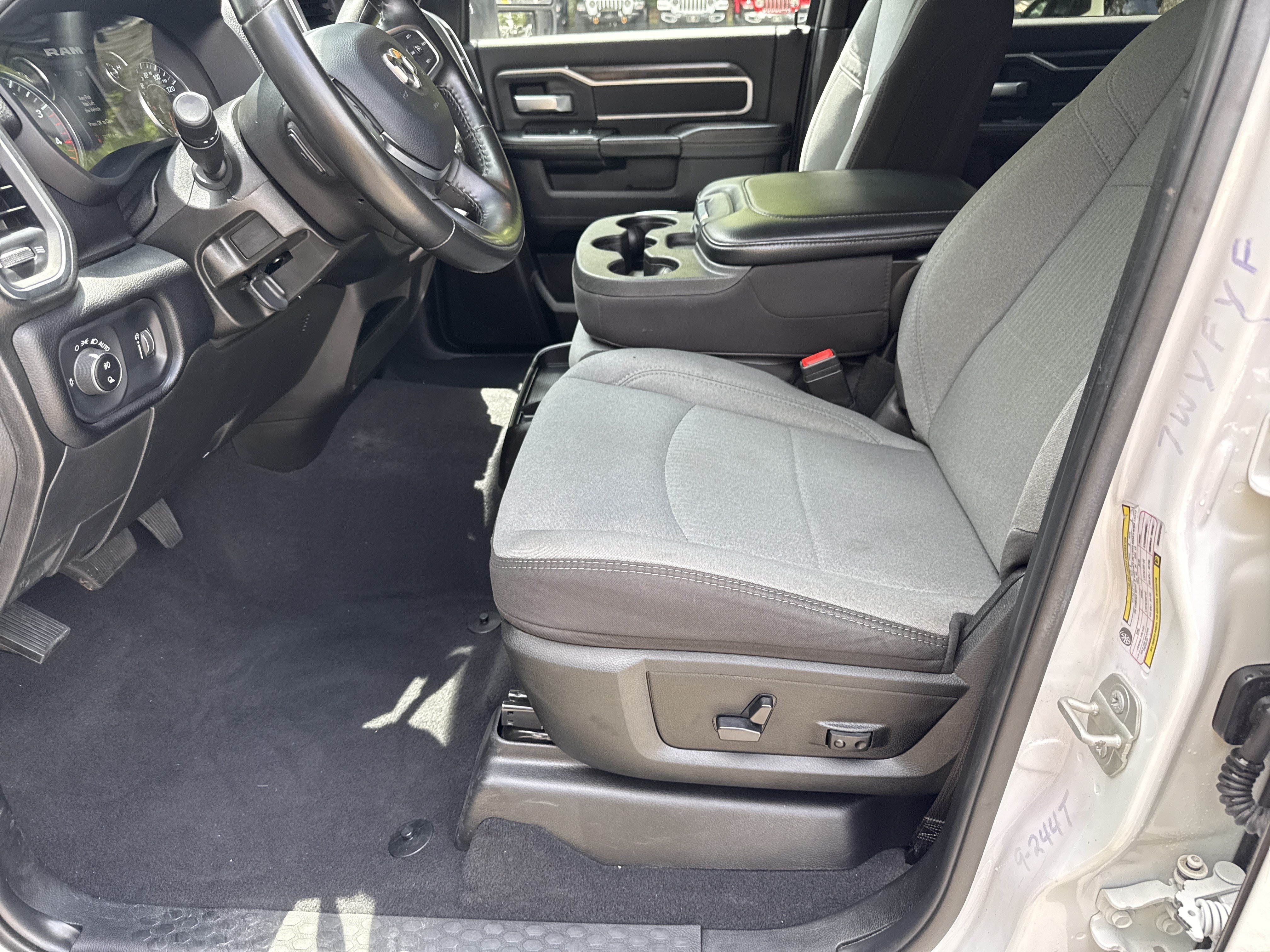 Used 2024 RAM 3500 Big Horn AWD/4WD image 9